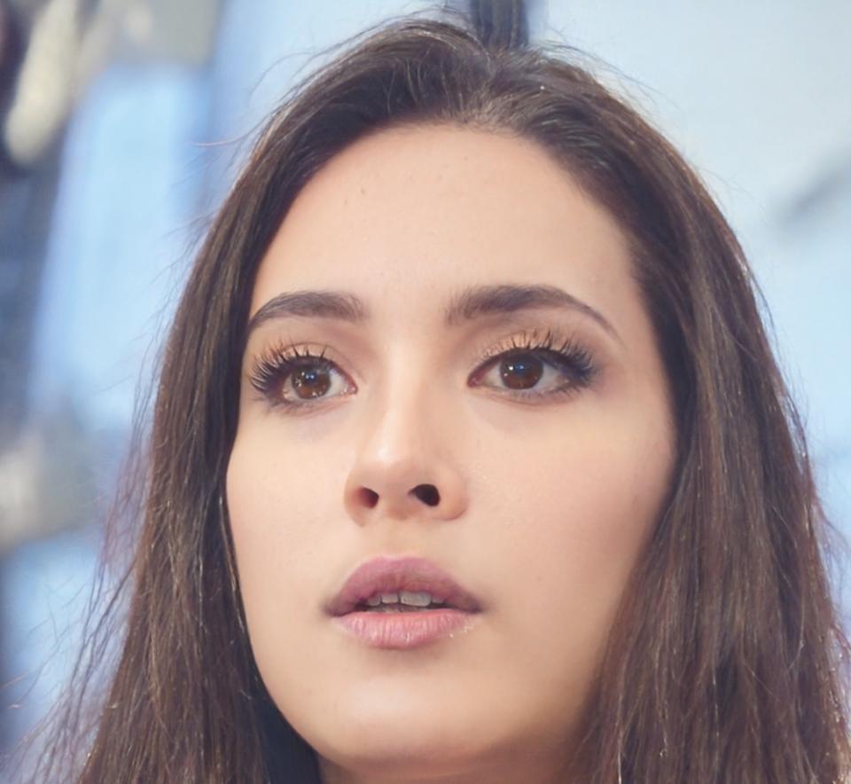 Portrait professionnel d'Océane Moreau, analyste financière certifiée